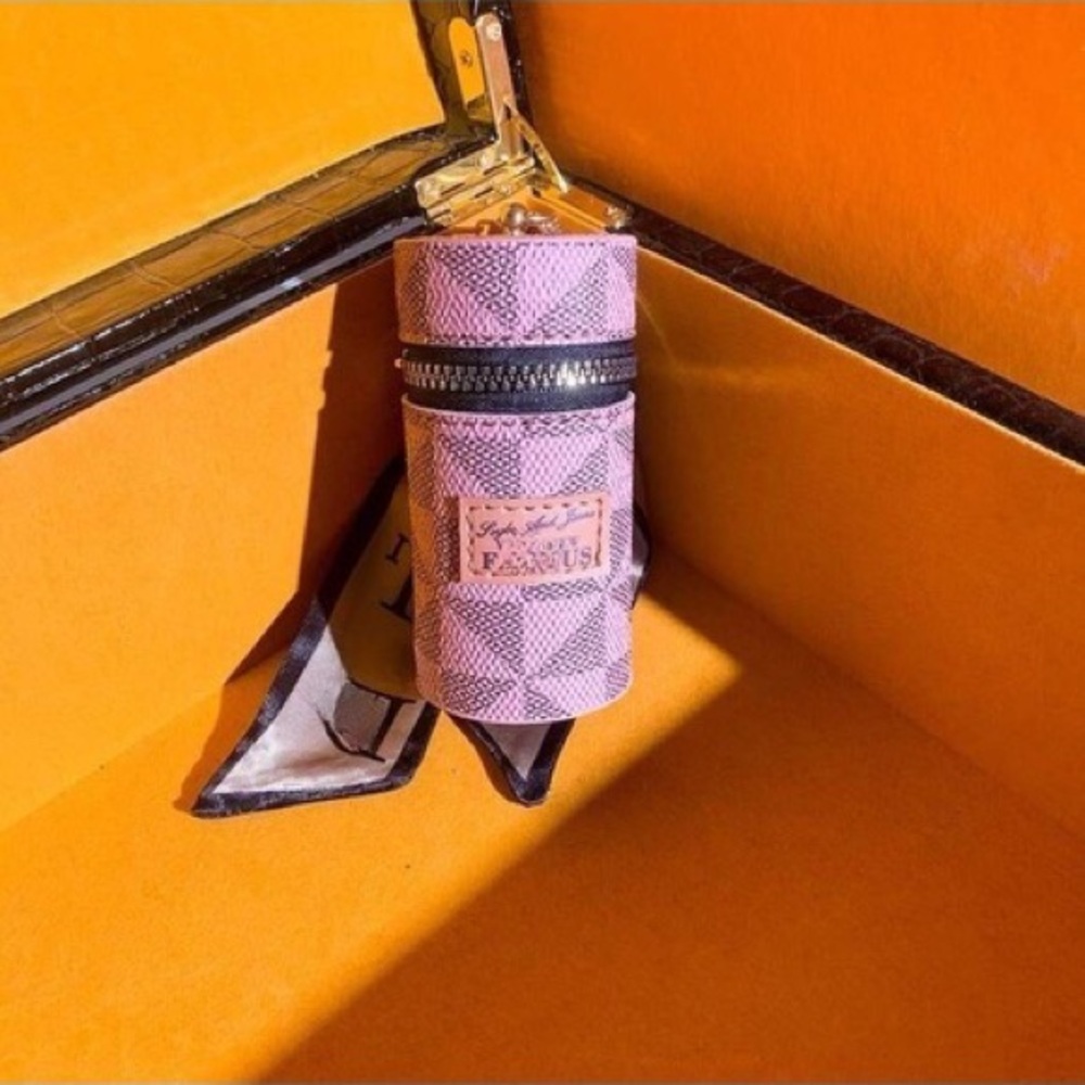 Vintage style barrel shaped coin purse